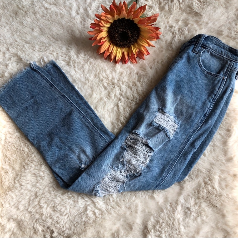 ❗️LAST CHANCE❗️HOLLISTER Ultra High Rise Distressed Mom Jeans - Size 25 - Picture 1 of 6